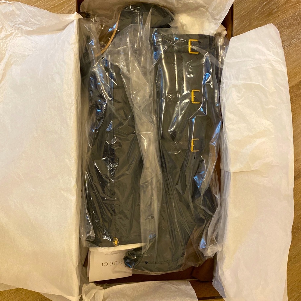 Black Gucci knee high stiletto boots. Gently used - Picture 4 of 4
